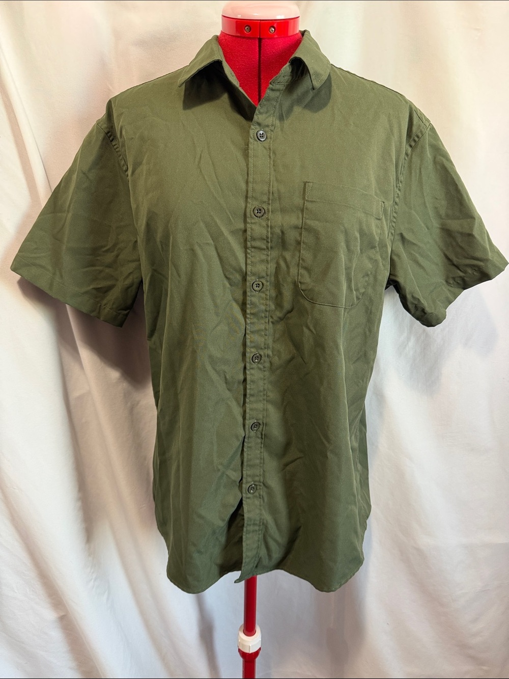 Short-Sleeve Casual Button-Down Shirt in Olive Green